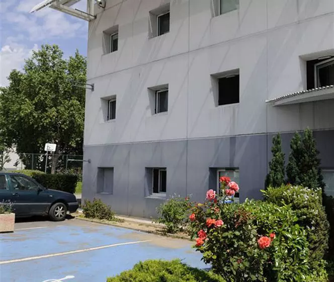 Egg Hotel Goussainville