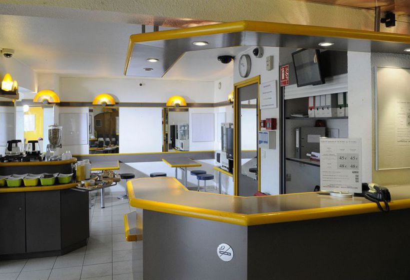 Egg Hotel Goussainville