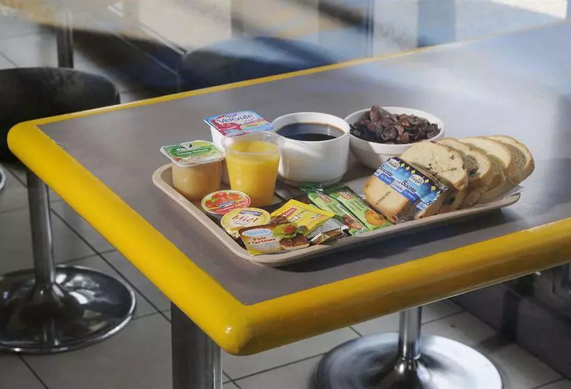 Egg Hotel Goussainville