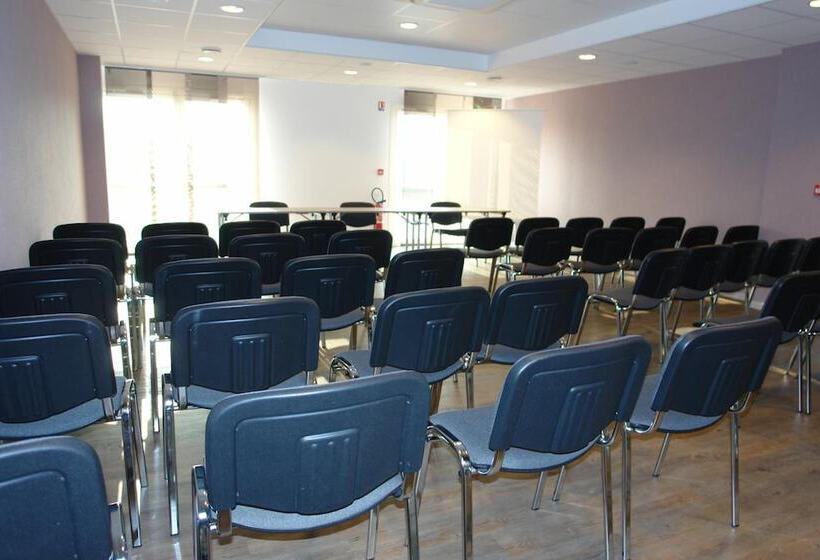 Brit Hotel Vannes Theix