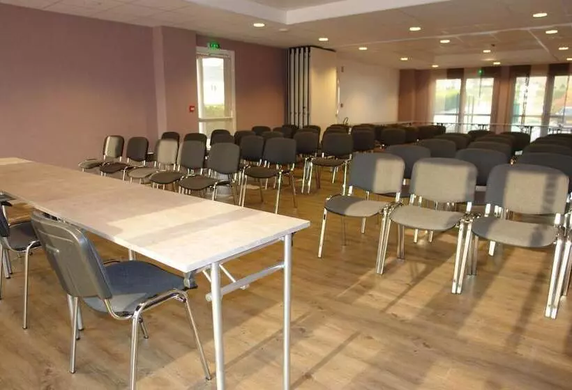 Brit Hotel Vannes Theix