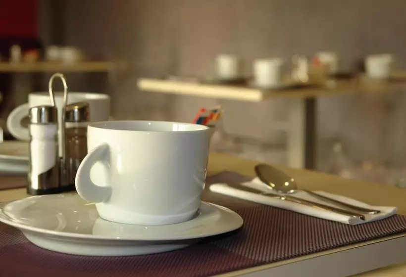 Brit Hotel Vannes Theix