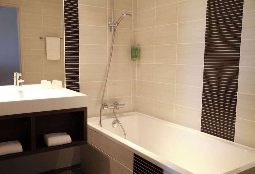 Brit Hotel Vannes Theix