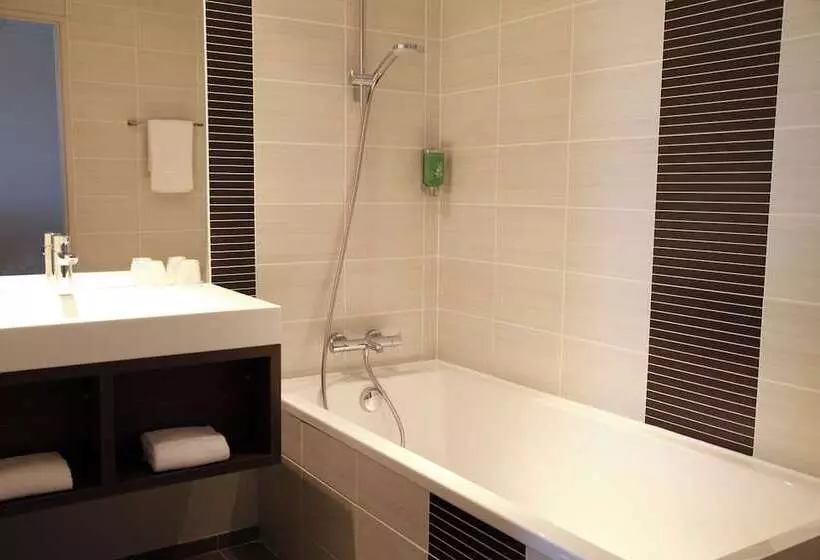 Brit Hotel Vannes Theix