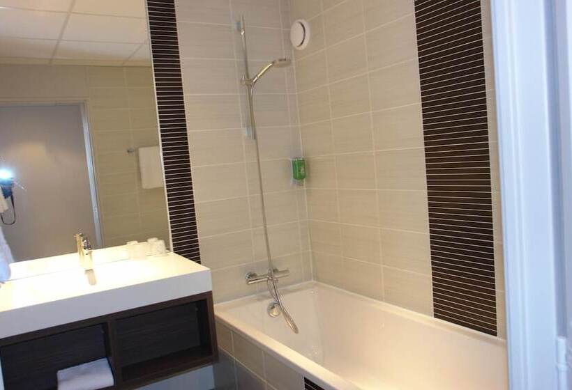 Brit Hotel Vannes Theix