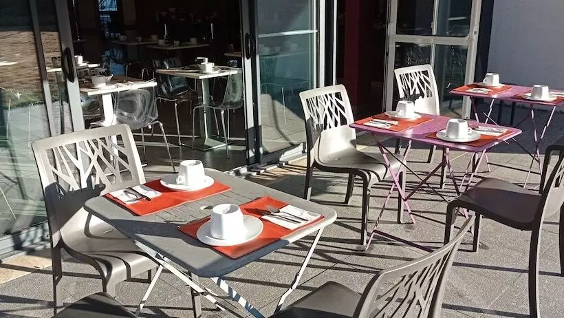 Brit Hotel Vannes Theix