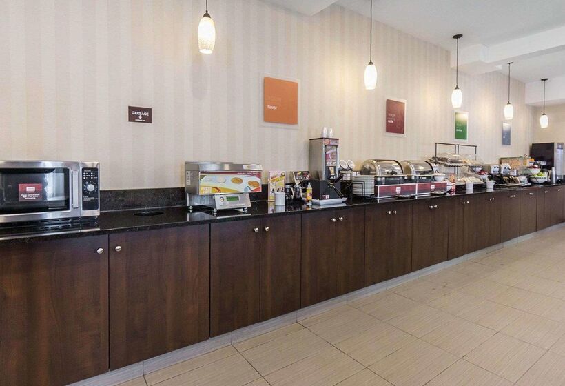 호텔 Comfort Inn & Suites