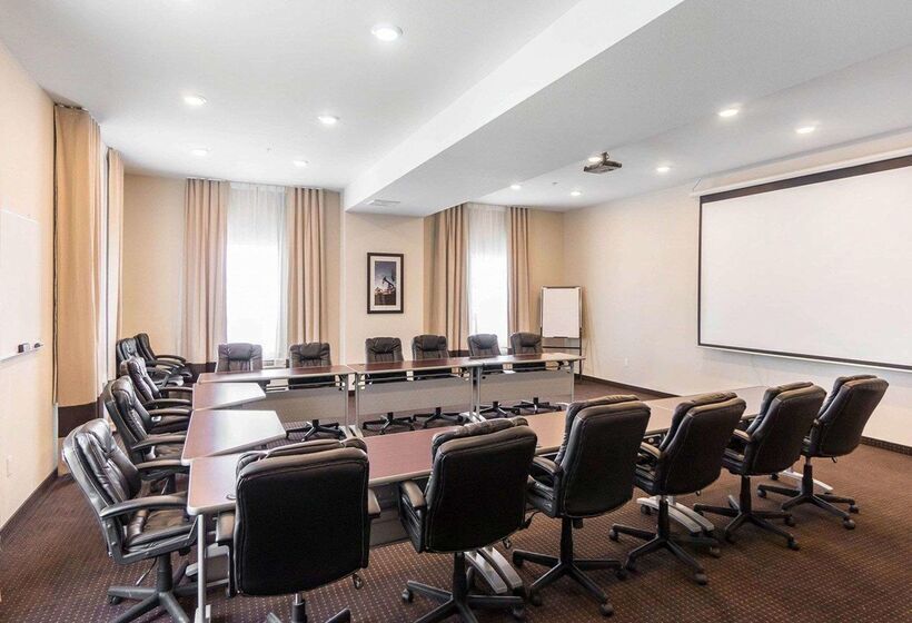 호텔 Comfort Inn & Suites