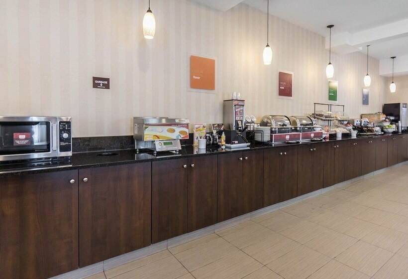 호텔 Comfort Inn & Suites