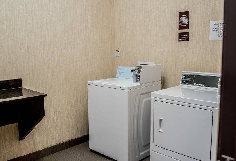 호텔 Comfort Inn & Suites