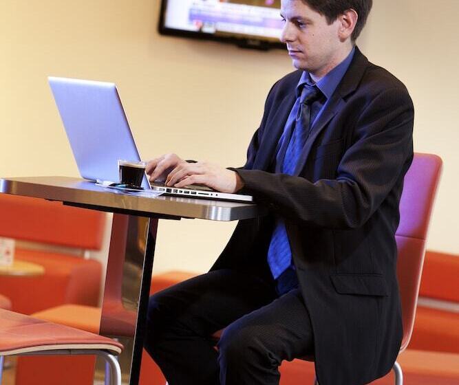 בית מלון כפרי Ibis Beauvais Aeroport