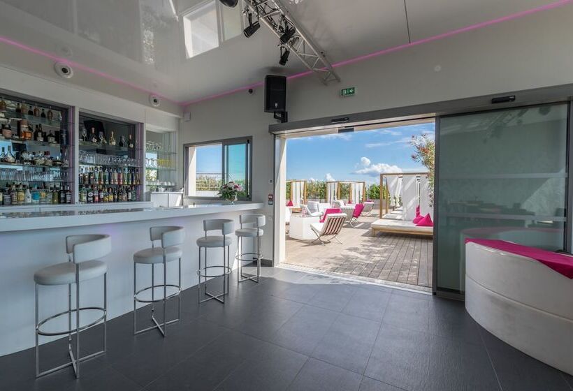 فندق Oz Inn Hôtel & Spa