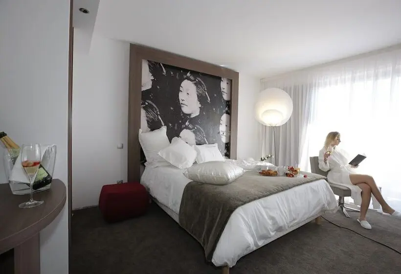 Hotelli Oz Inn Hôtel & Spa