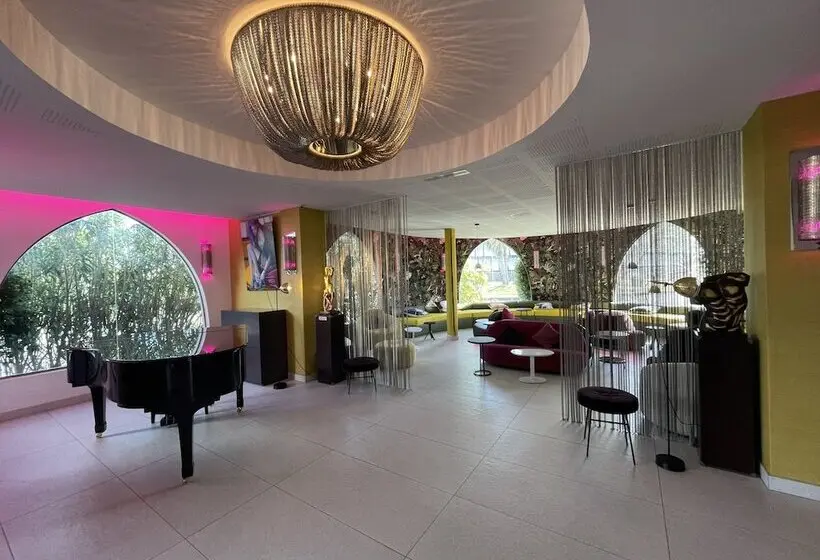 Hotelli Oz Inn Hôtel & Spa