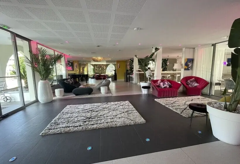 Hotelli Oz Inn Hôtel & Spa