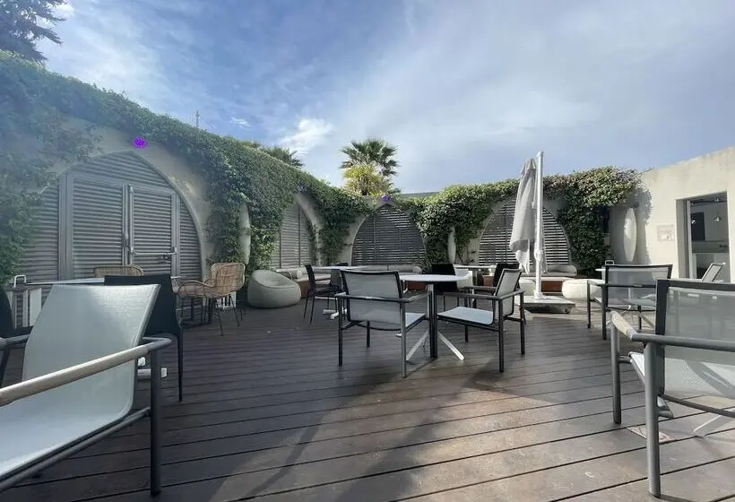 Hotelli Oz Inn Hôtel & Spa