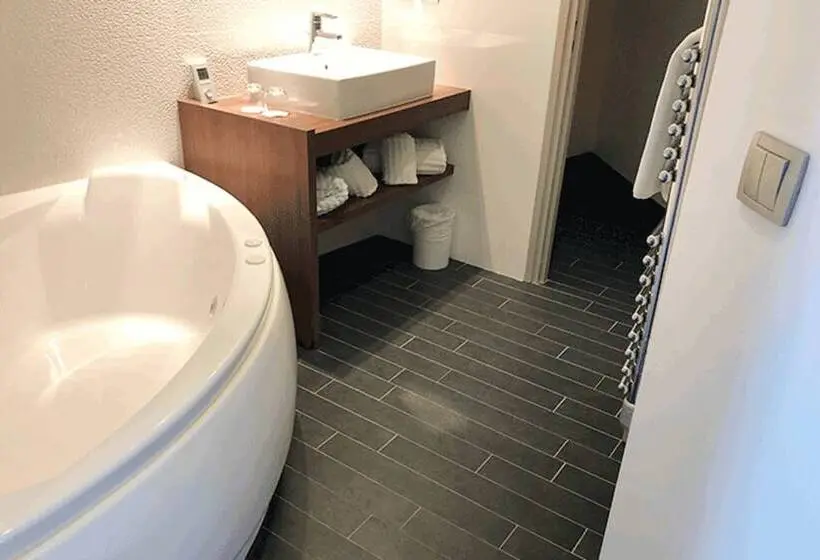 Hotelli Oz Inn Hôtel & Spa