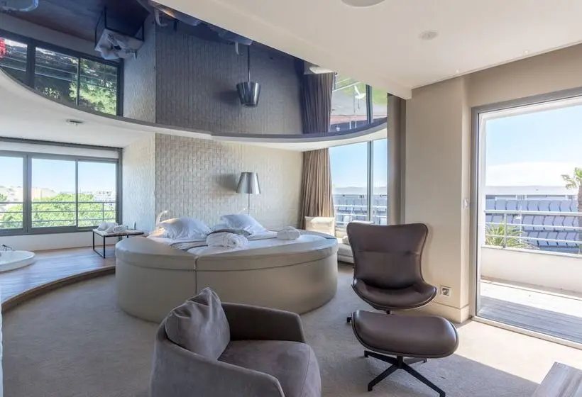Hotelli Oz Inn Hôtel & Spa