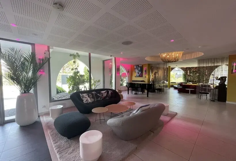 Hotelli Oz Inn Hôtel & Spa