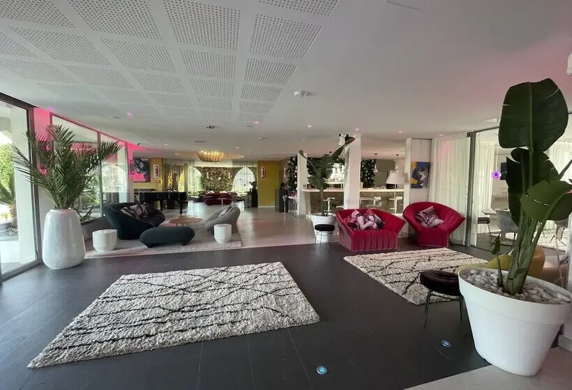Hotelli Oz Inn Hôtel & Spa