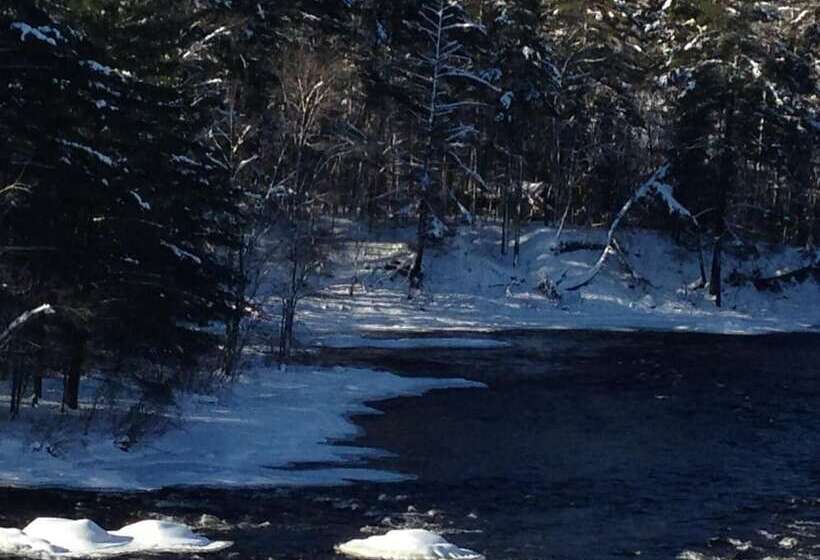 Отель Petawawa River Inn & Suites