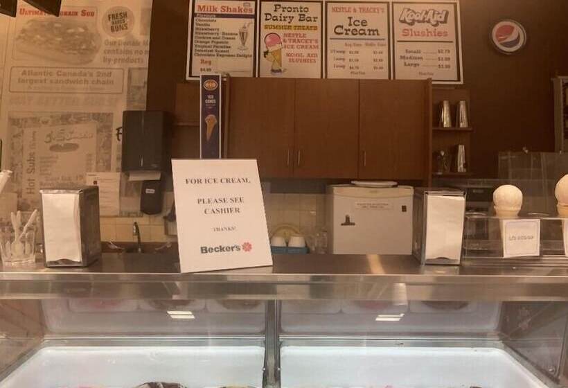 Отель Petawawa River Inn & Suites