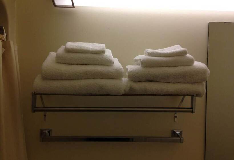 Отель Petawawa River Inn & Suites