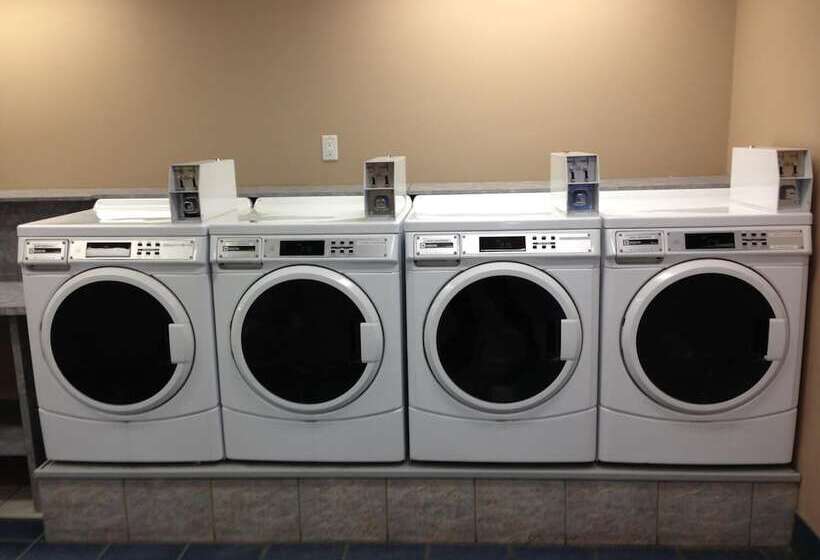 Отель Petawawa River Inn & Suites