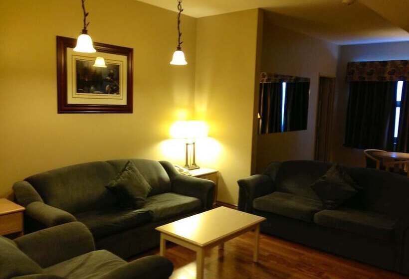 Отель Petawawa River Inn & Suites