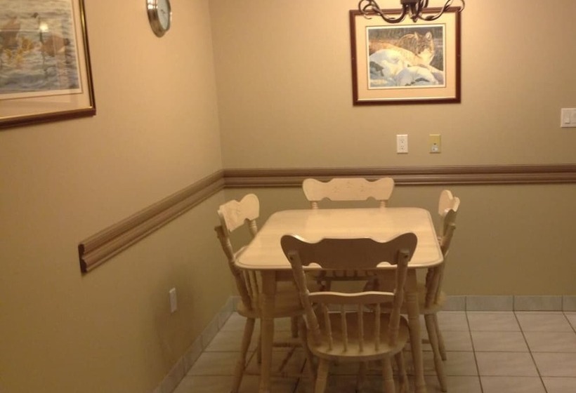 Отель Petawawa River Inn & Suites