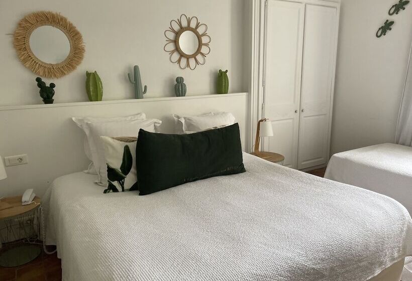 هتل De La Plage Mahogany