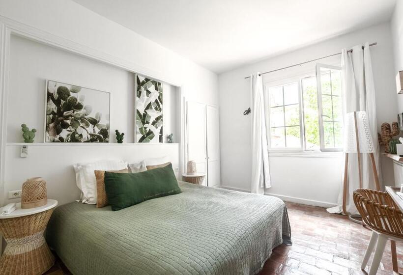 هتل De La Plage Mahogany