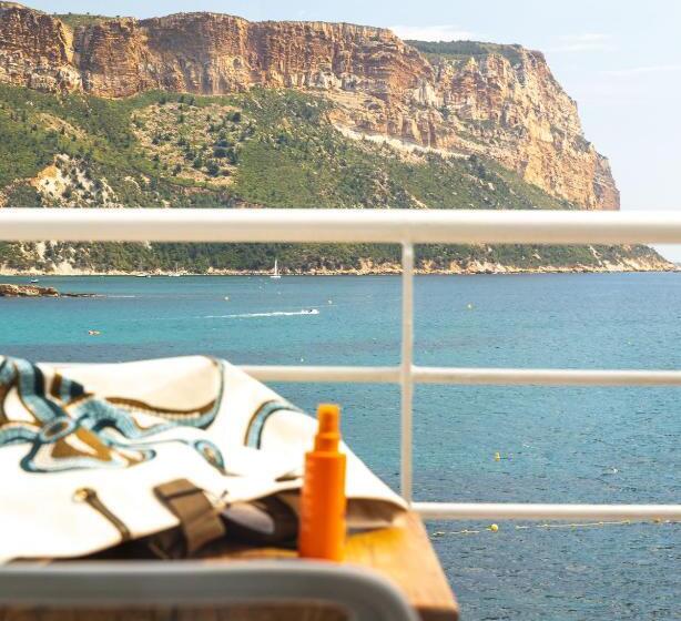 هتل De La Plage Mahogany