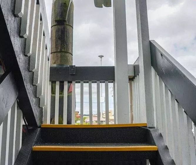 호텔 Thunderbird Motor Inn