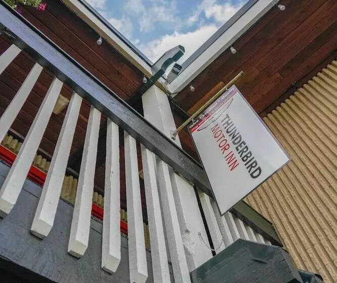 호텔 Thunderbird Motor Inn