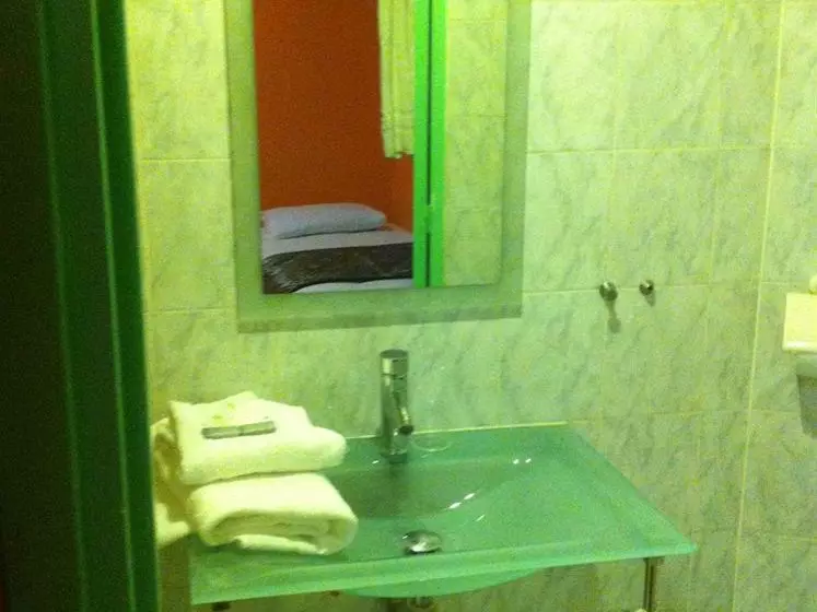 Le Pasteur Hotel La Courneuve