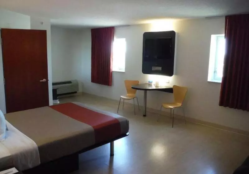 Motel 6kingston, On