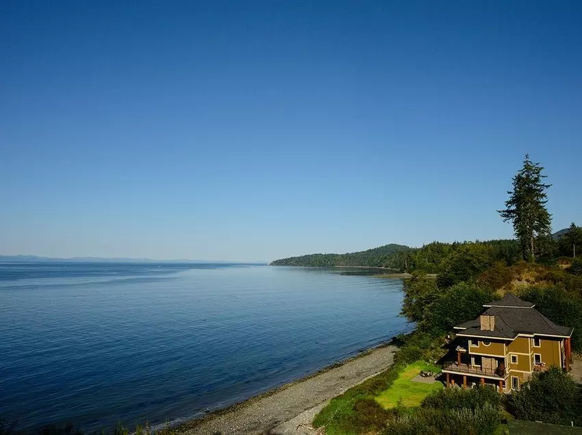 Points West Oceanfront Resort