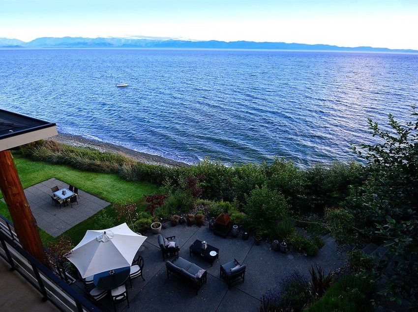 Points West Oceanfront Resort