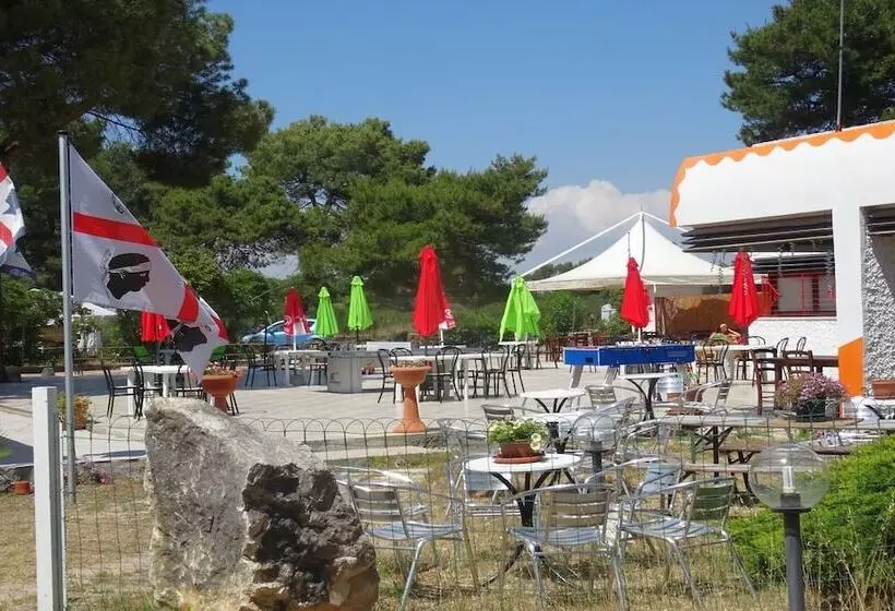 הוסטל Villaggio Camping Nurral