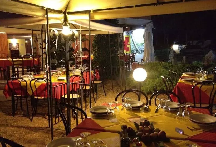 הוסטל Villaggio Camping Nurral