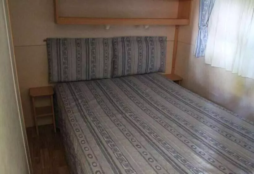 הוסטל Villaggio Camping Nurral