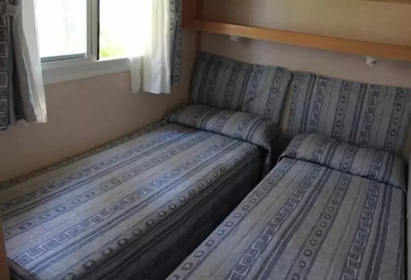 הוסטל Villaggio Camping Nurral