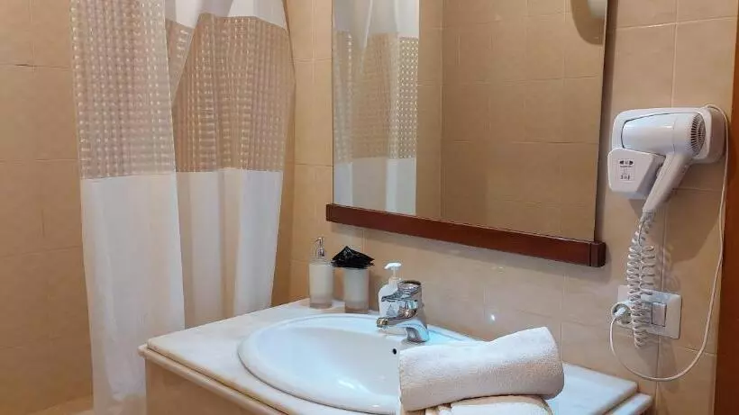 تختخواب و صبحانه Antonhouse