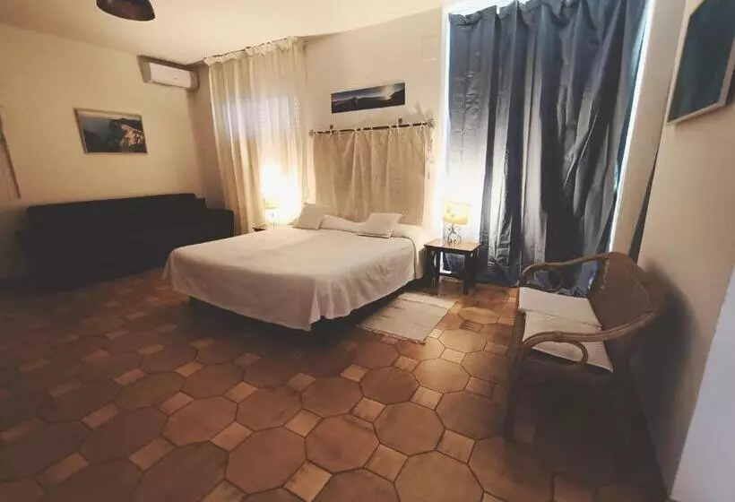 تختخواب و صبحانه Antonhouse