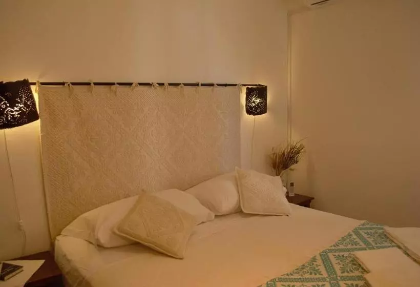 تختخواب و صبحانه Antonhouse