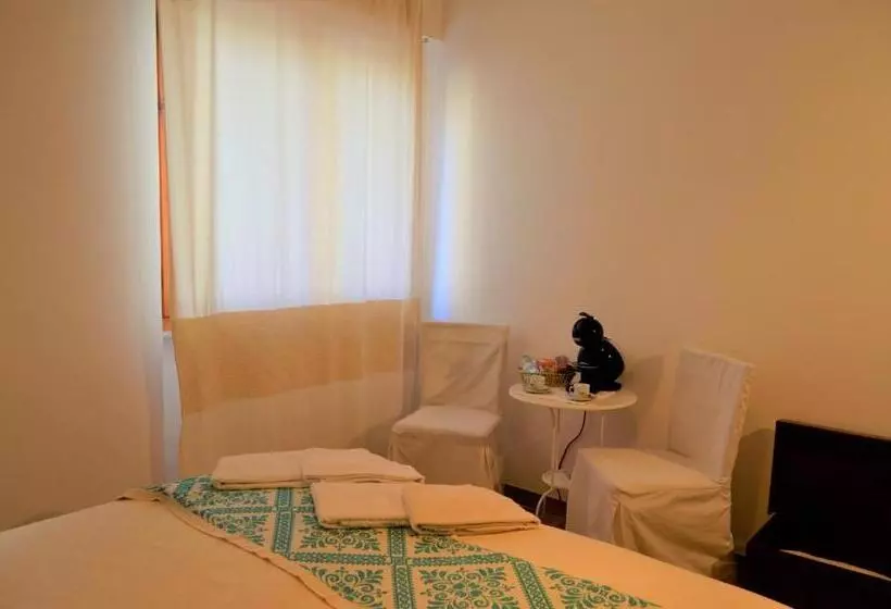 تختخواب و صبحانه Antonhouse