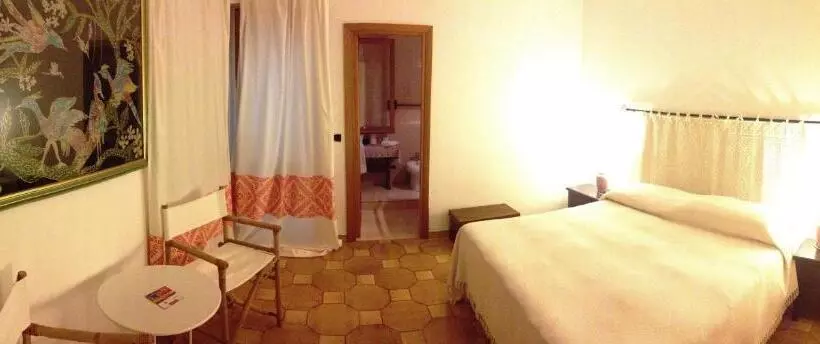 تختخواب و صبحانه Antonhouse