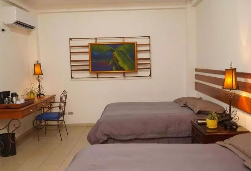 هتل Casa Del Arbol