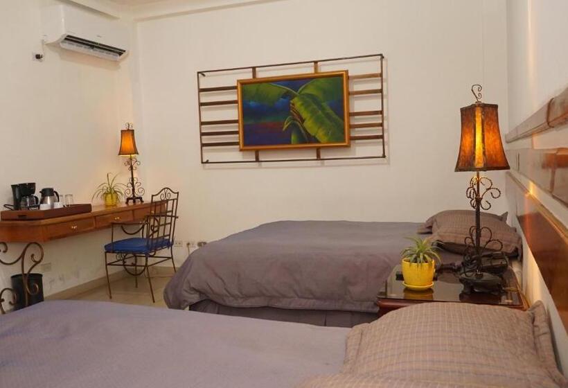 هتل Casa Del Arbol